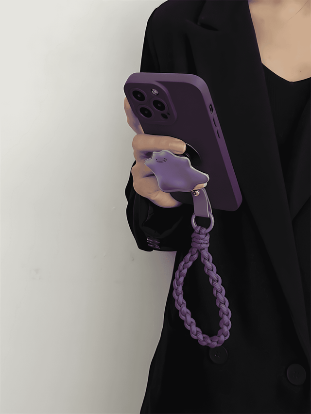 Dunkelviolette Silikonhülle mit Pokémon Ditto Stand geflochtenem Handschlaufe Lanyard