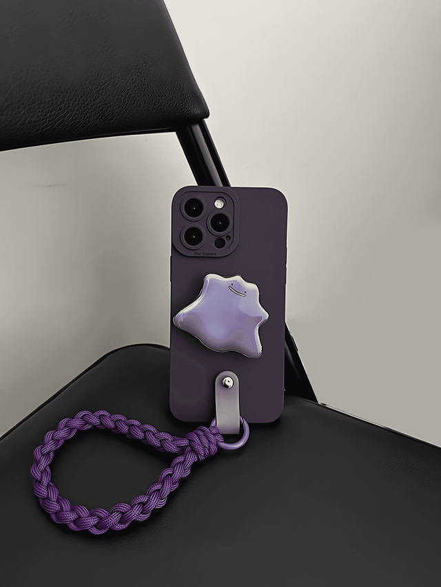 Dunkelviolette Silikonhülle mit Pokémon Ditto Stand geflochtenem Handschlaufe Lanyard